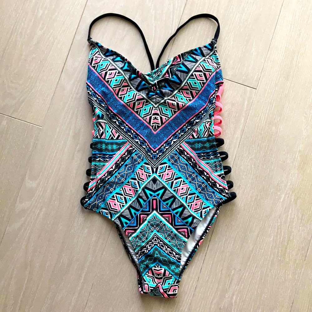 🌊Xhilaration One Piece Tribal Print Swimsuit🌊